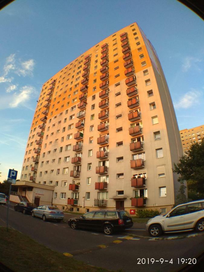 2020 Zwyciestwa 18 - Mieszkanie / Kawalerka / Studio Poznań Eksteriør billede